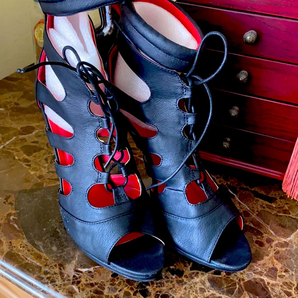 Shoe Republica black sandal 8.5